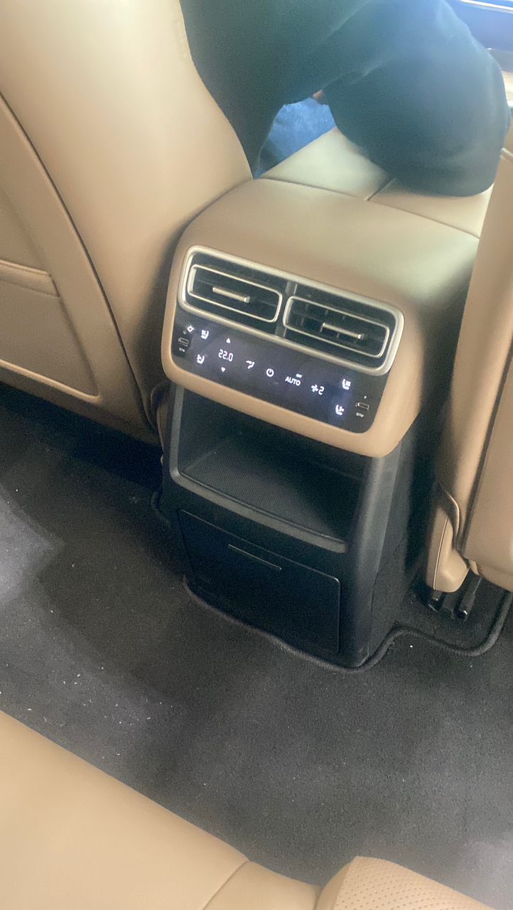 Li Auto L6 view 5